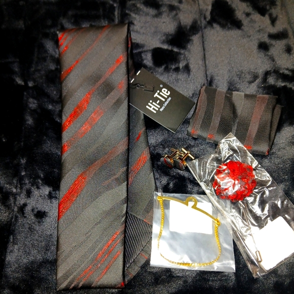 Men's Black and Red Striped 5pc Tie Set